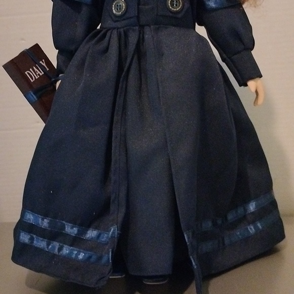 Anne Frank Porcelain Doll - Picture 3 of 13